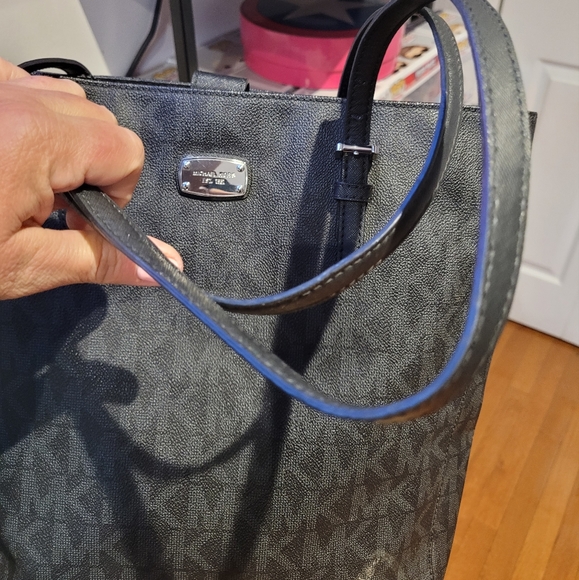 Michael Kors black tote - Picture 5 of 10